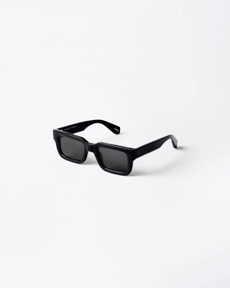 05 black sunglasses